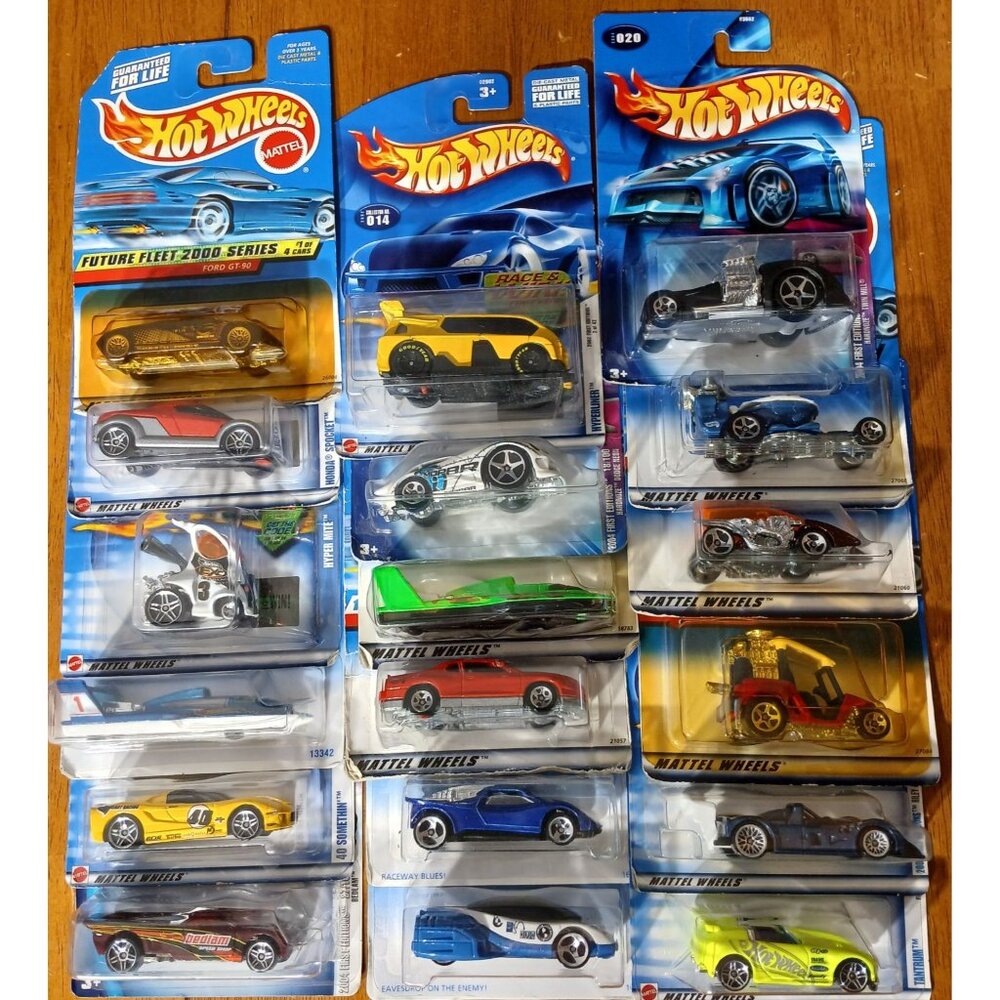 16 Hot Wheels  Die-Cast Cars  Vehicles Sealed In Packaging #WS-E
